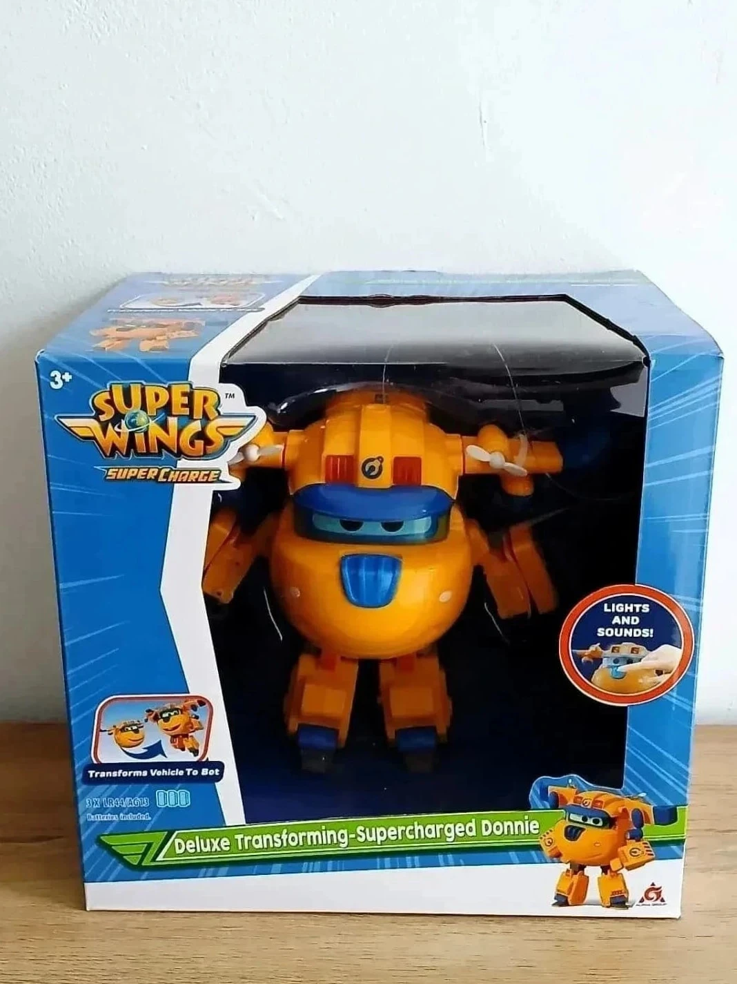 Super Wings Deluxe Transforming- Supercharged Donnie avec lumière et son